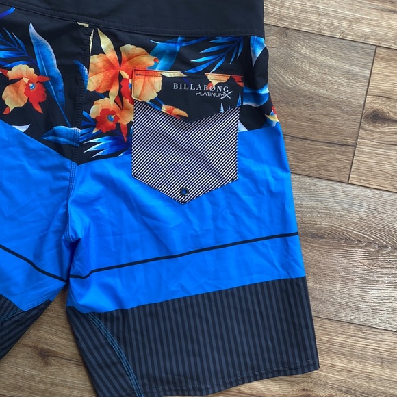 Billabong Platinum Stripe boardshorts - Picture 10 of 12